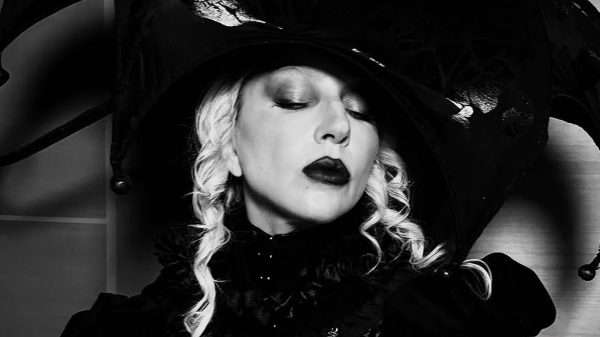 Lady Gaga anuncia data de lançamento de "Dead Dance" com 7 fotos inéditas