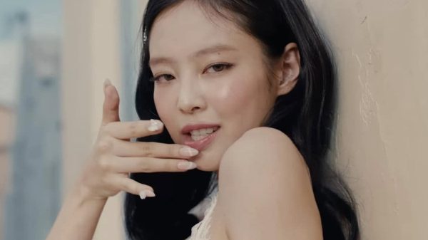 Jennie supera Jungkook e se torna artista de K-Pop com mais certificados nos EUA