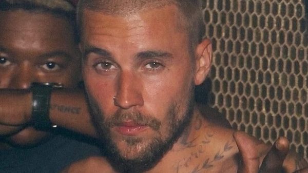 Justin Bieber deixa cantor famoso no vácuo: "me responda!"