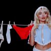 Billboard Hot 100: Sabrina Carpenter estreia "Tears" em 3º em disputa contra HUNTR/X e Alex Warren