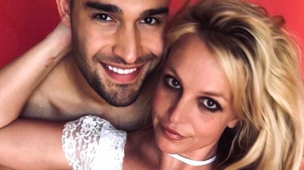 Sam Asghari reage à fala de Britney Spears sobre casamento como "falsa distração"
