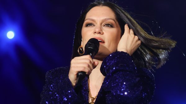 Cirurgia de Jessie J é adiada: "já cancelei a turnê, então obviamente frustrada"