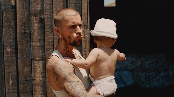 Justin Bieber volta ao palco do Grammy e canta: veja vídeo