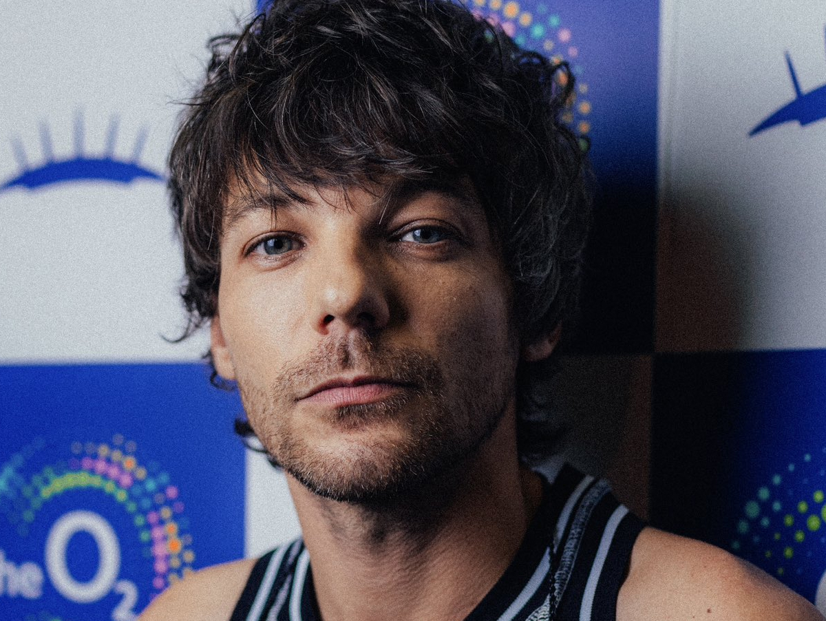 Louis Tomlinson conta que 3º álbum solo está pronto