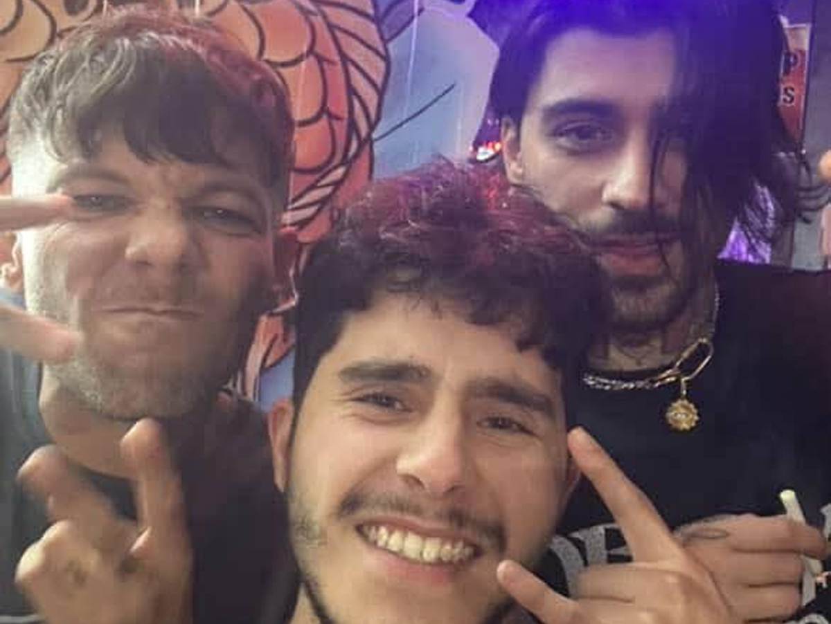 Zayn e Louis Tomlinson posam juntos pela primeira vez em 10 anos