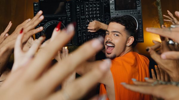 "Não faço música pensando em número ou ranking", diz Pedro Sampaio, no Top 10 do Spotify