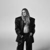 "Como solista, tive que reaprender tudo do zero", conta Perrie sobre seu 1º álbum sem Little Mix (ENTREVISTA)