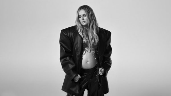 "Como solista, tive que reaprender tudo do zero", conta Perrie sobre seu 1º álbum sem Little Mix (ENTREVISTA)