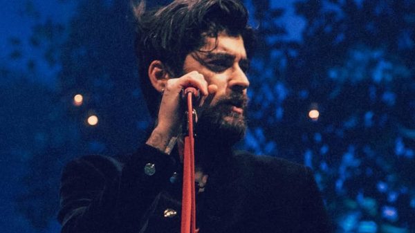 Zayn leva filha Khai ao show do TWICE e compartilha momento nas redes