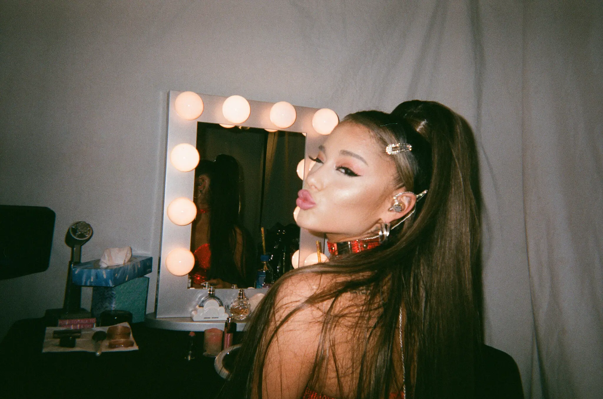 Ariana Grande avisa que não fará turnês "por um bom tempo" após "Eternal Sunshine"