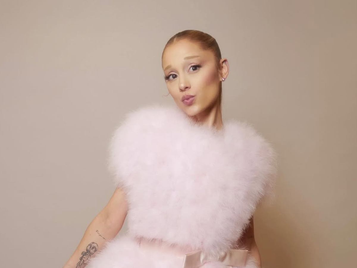 "Não vou lançar nada antes de maio", avisa Ariana Grande