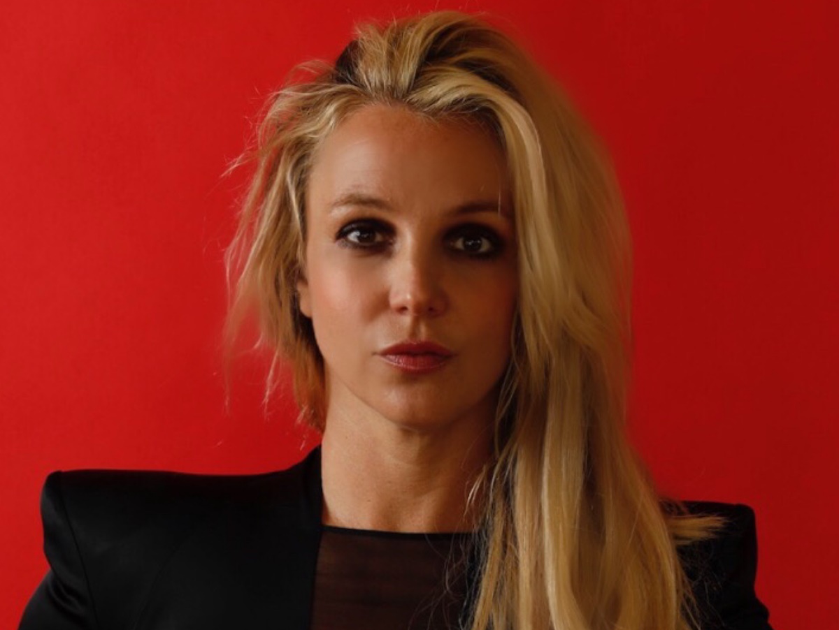 "Todo Mundo no Rio" convida fã-site de Britney Spears para coletiva de imprensa