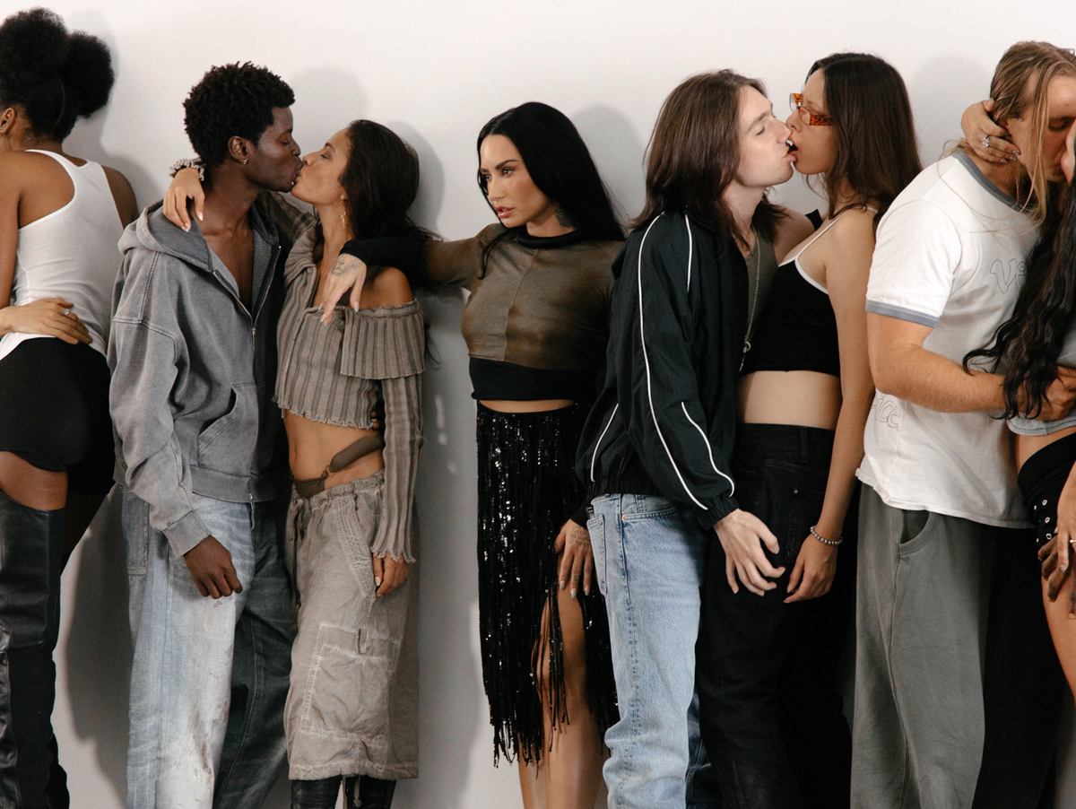 "'Kiss' não é a música mais estimulante intelectualmente", avalia Demi Lovato