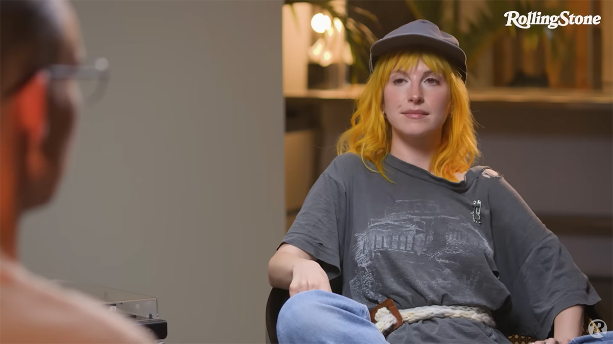 Hayley Williams não quer mais fazer álbuns solo: "trabalho melhor em banda"