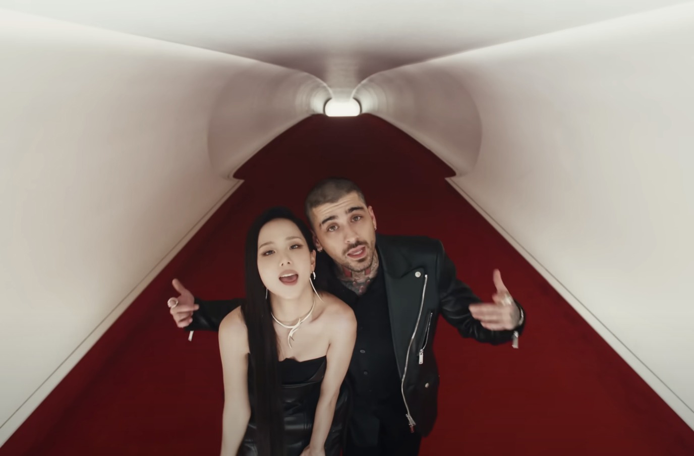 Lançando música com Jisoo, Zayn é pai de fã do BLACKPINK