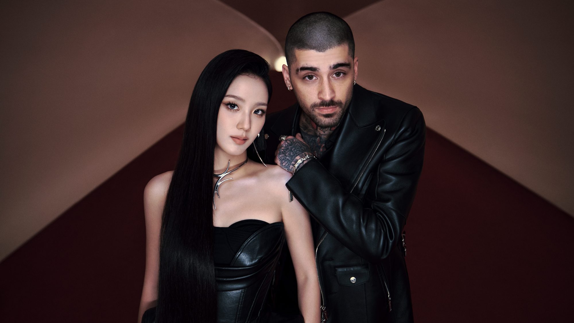 Com Jisoo, Zayn mira sua melhor estreia na parada britânica em sete anos