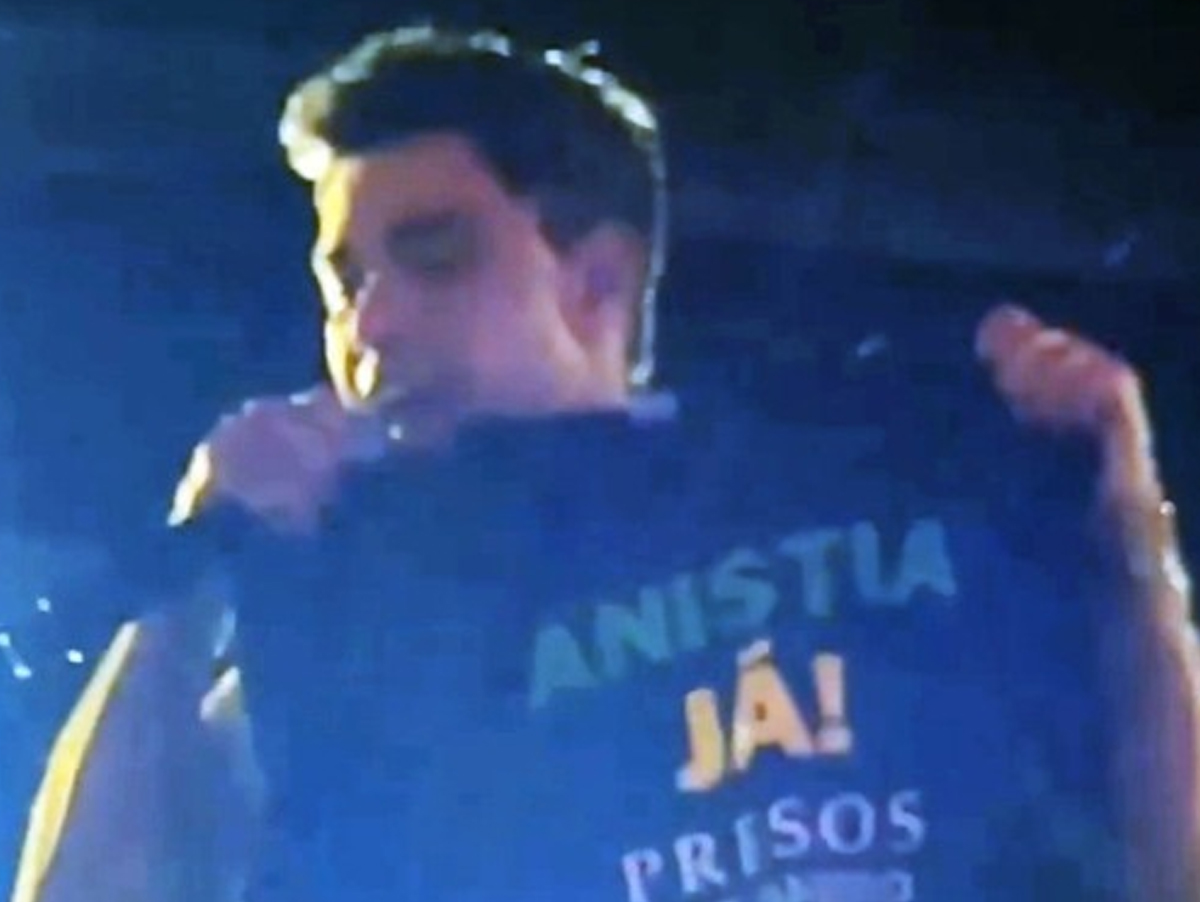 Zezé Di Camargo levanta camisa com pedido de anistia para presos por atos antidemocráticos