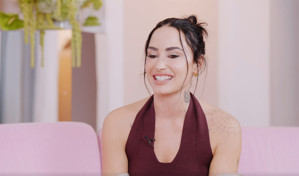 Demi Lovato que, só agora, faz aquilo com a luz acesa: "Eu não fazia isso"