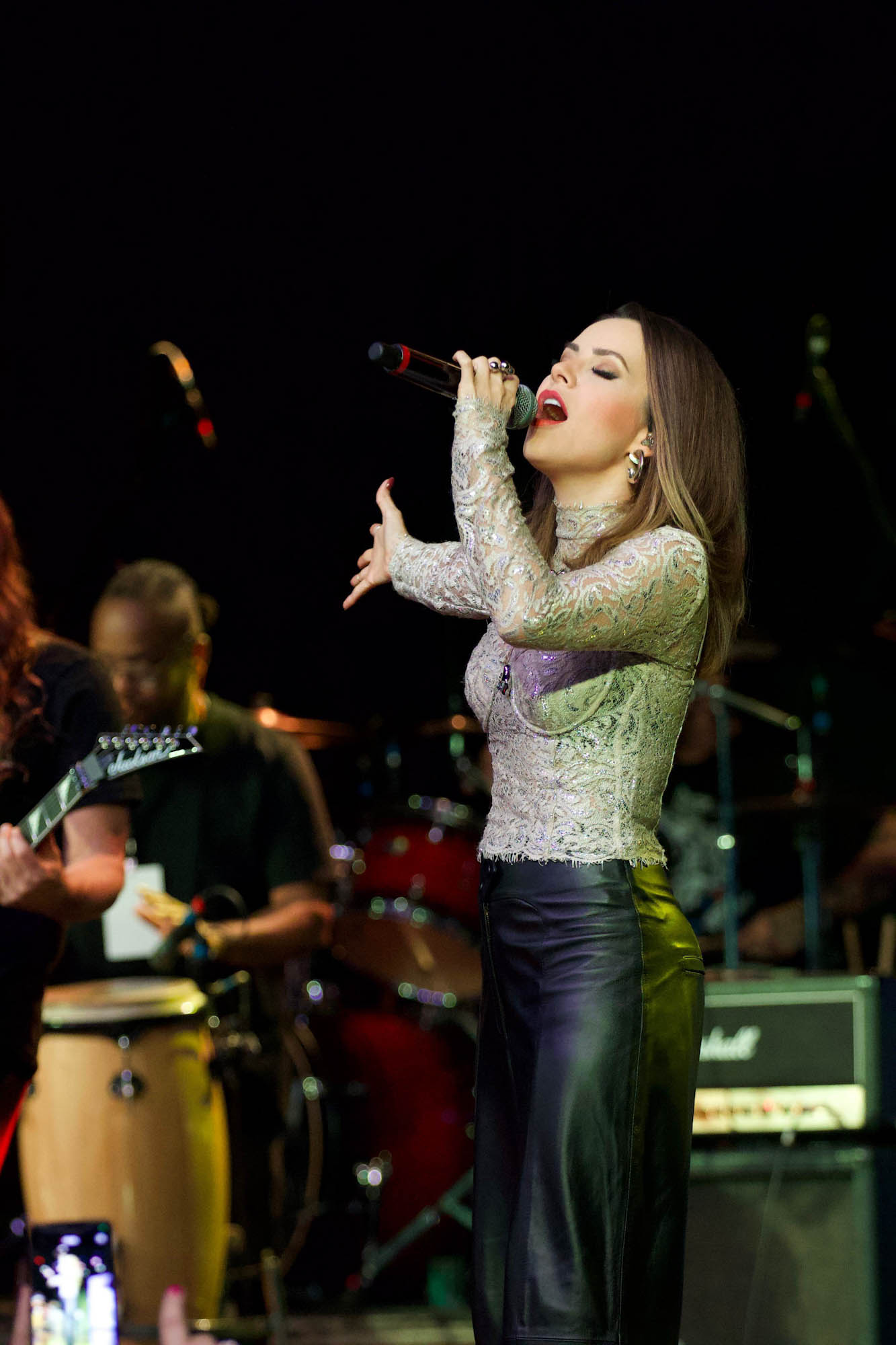 Sandy faz cover de "Uninvited", de Alanis Morissette, em festival em São Paulo