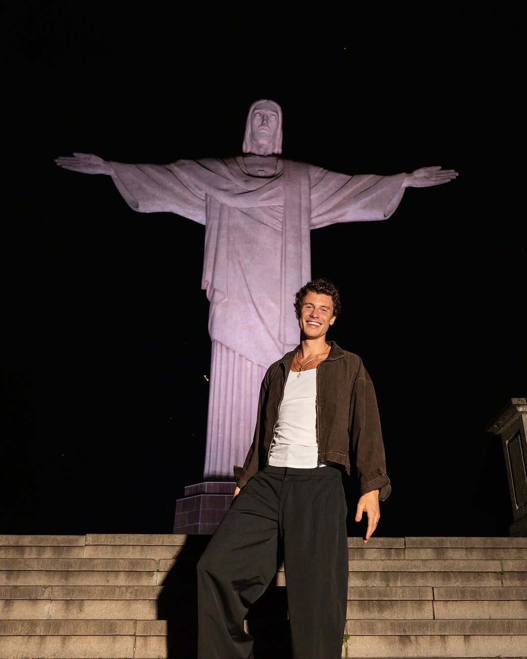 Shawn Mendes visita Cristo Redentor fechado só para ele
