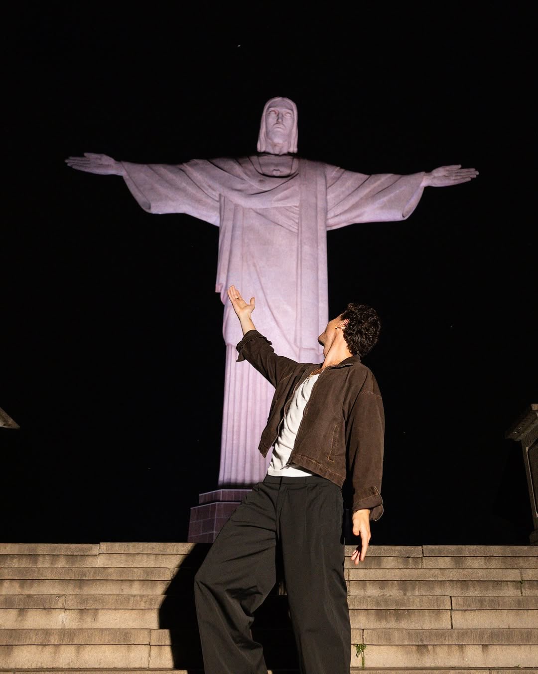 Shawn Mendes visita Cristo Redentor fechado só para ele