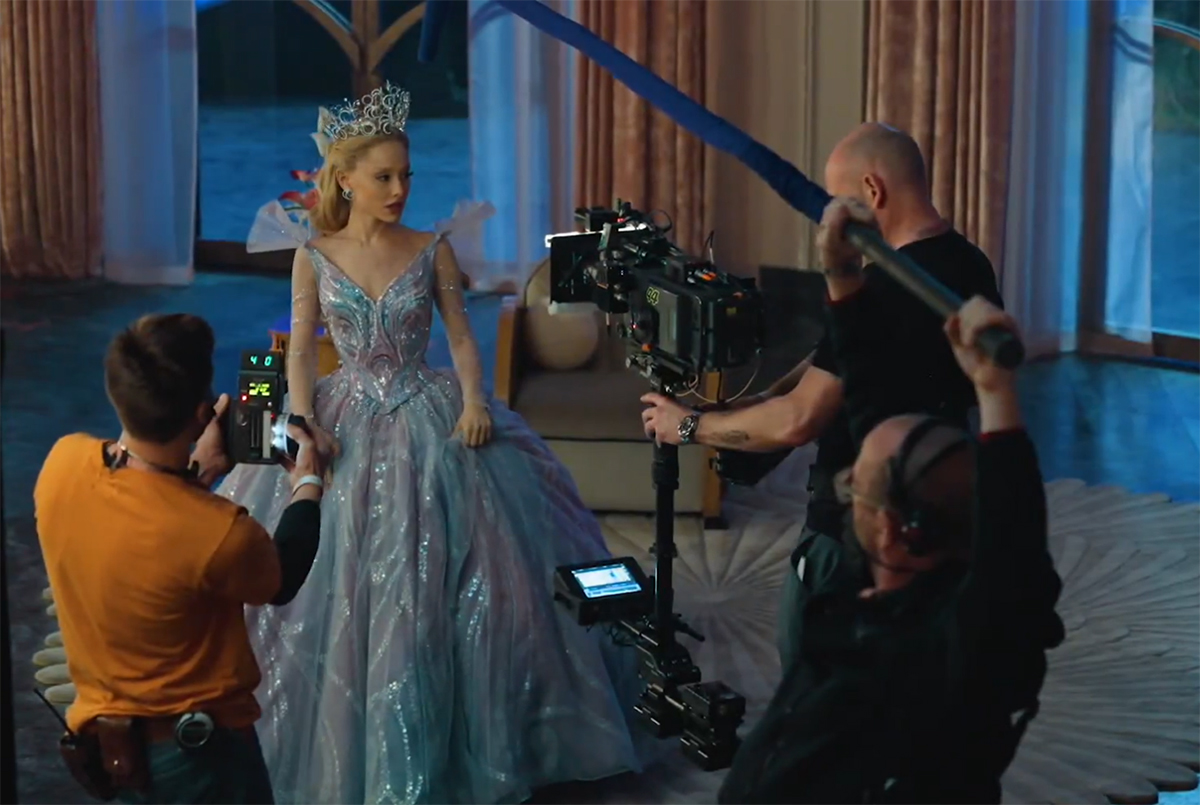 Ouça trecho de "The Girl in the Buble", solo de Ariana Grande para "Wicked: Parte 2"!