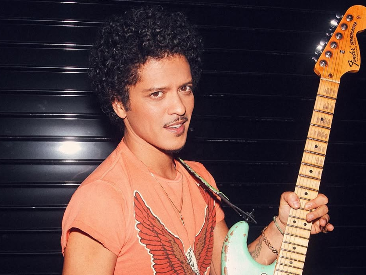 Bruno Mars é criticado por fãs do BTS após ignorar o grupo em fala sobre K-Pop