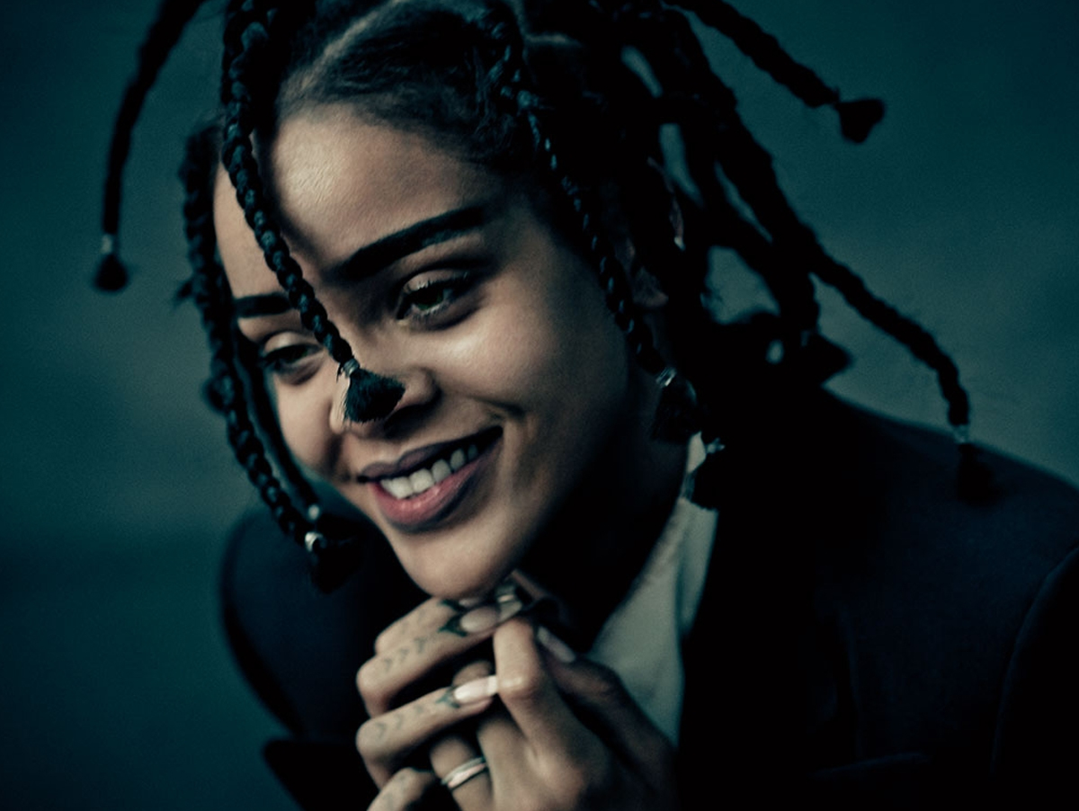 Rihanna faz piada ao descobrir que "ANTI" completou 500 semanas na Billboard 200