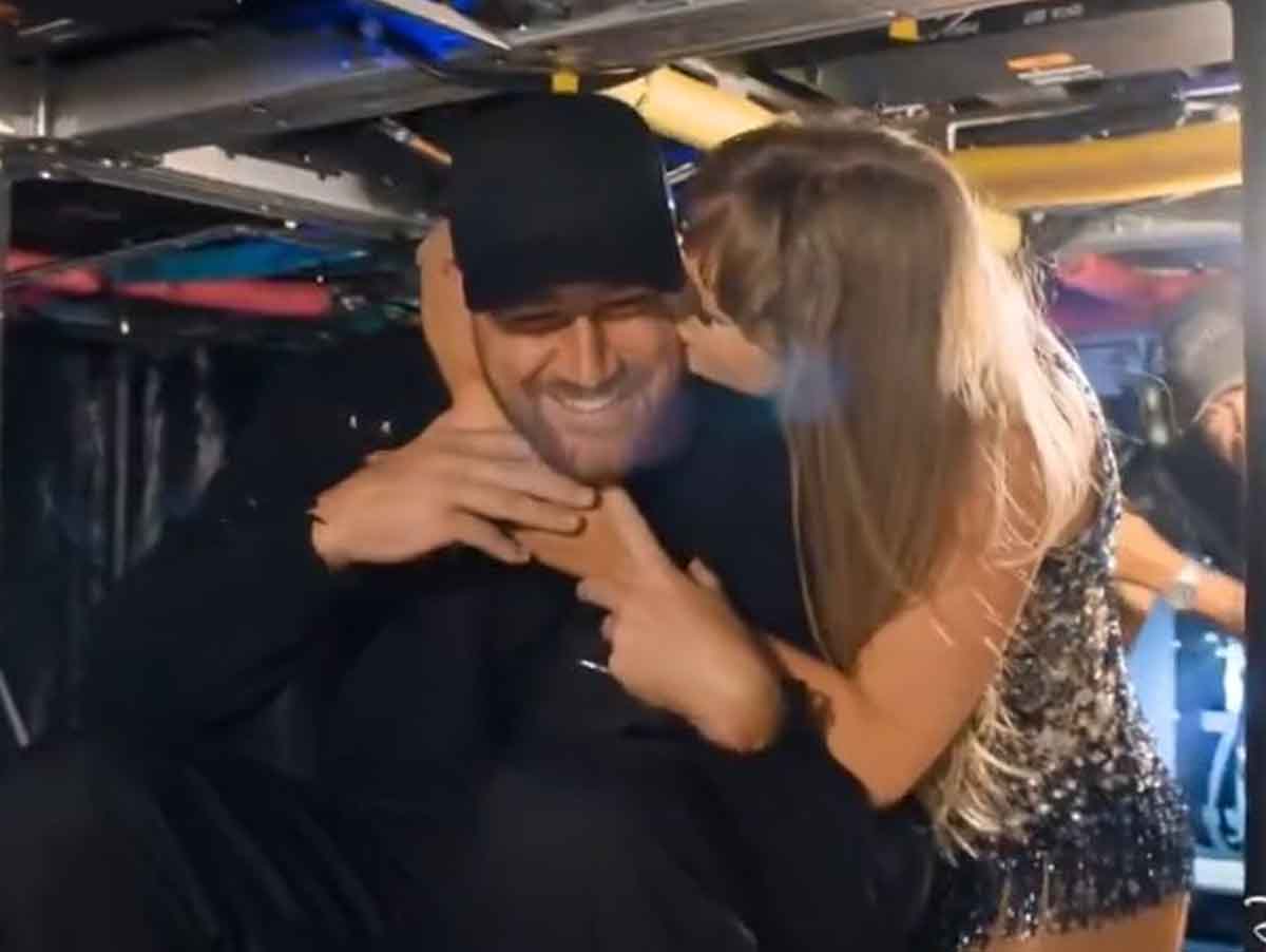 Taylor Swift se abre sobre Travis Kelce: "Confortável sobre vida de celebridade"