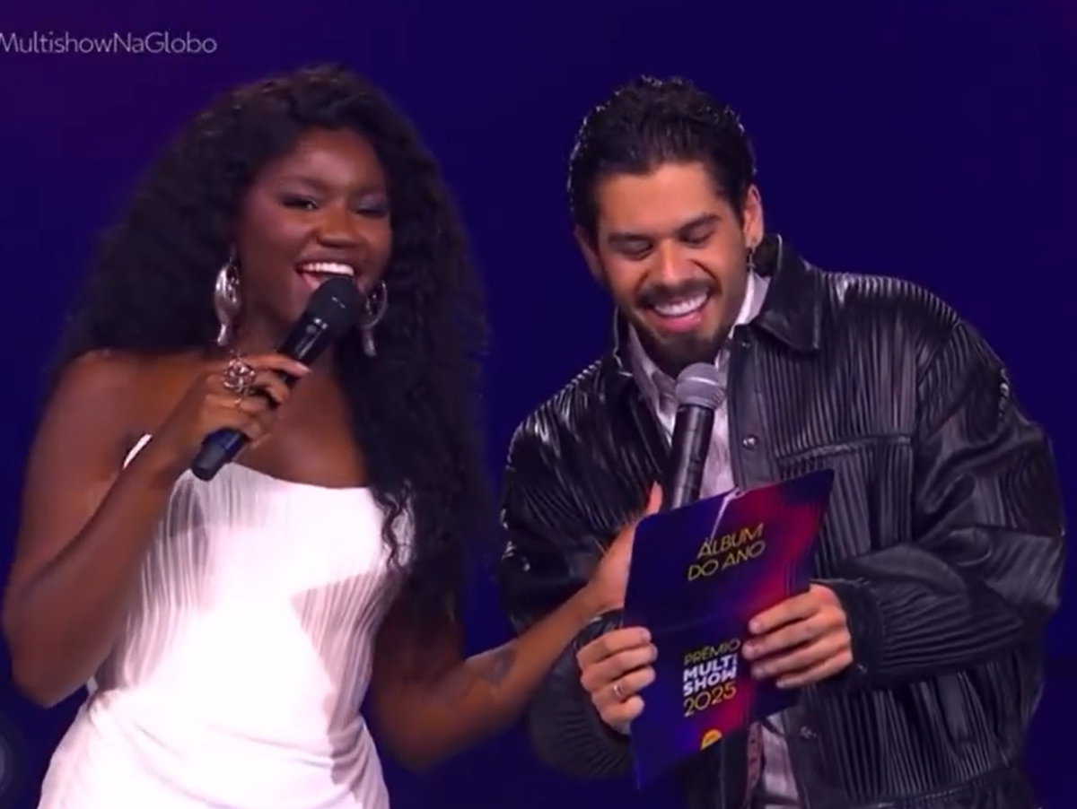 Zé Felipe se atrapalha no Prêmio Multishow e vira meme: "Não deve saber ler"