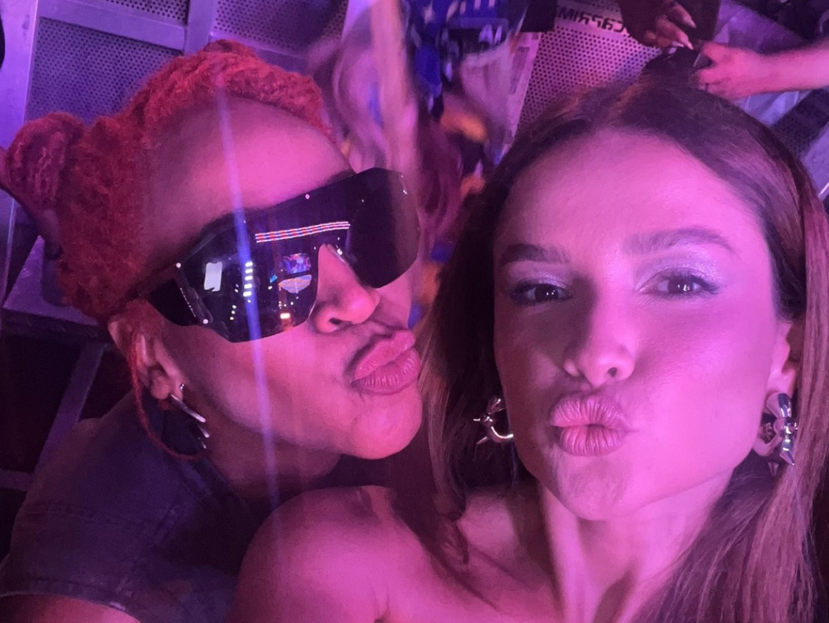 Da rivalidade à amizade: Karol Conká e Juliette posam juntas no Ensaios da Anitta