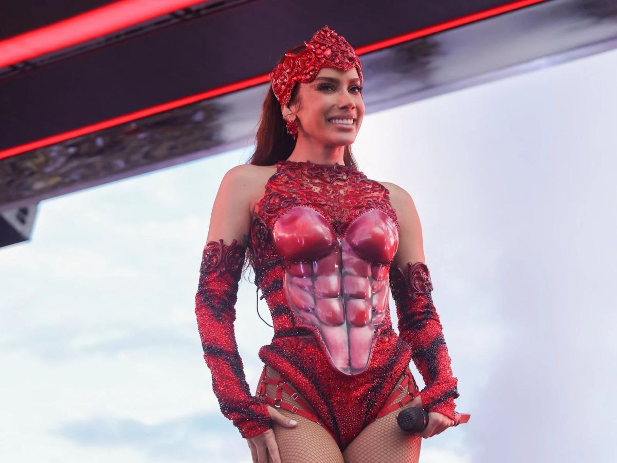 Anitta abre o jogo sobre recuada na carreira internacional