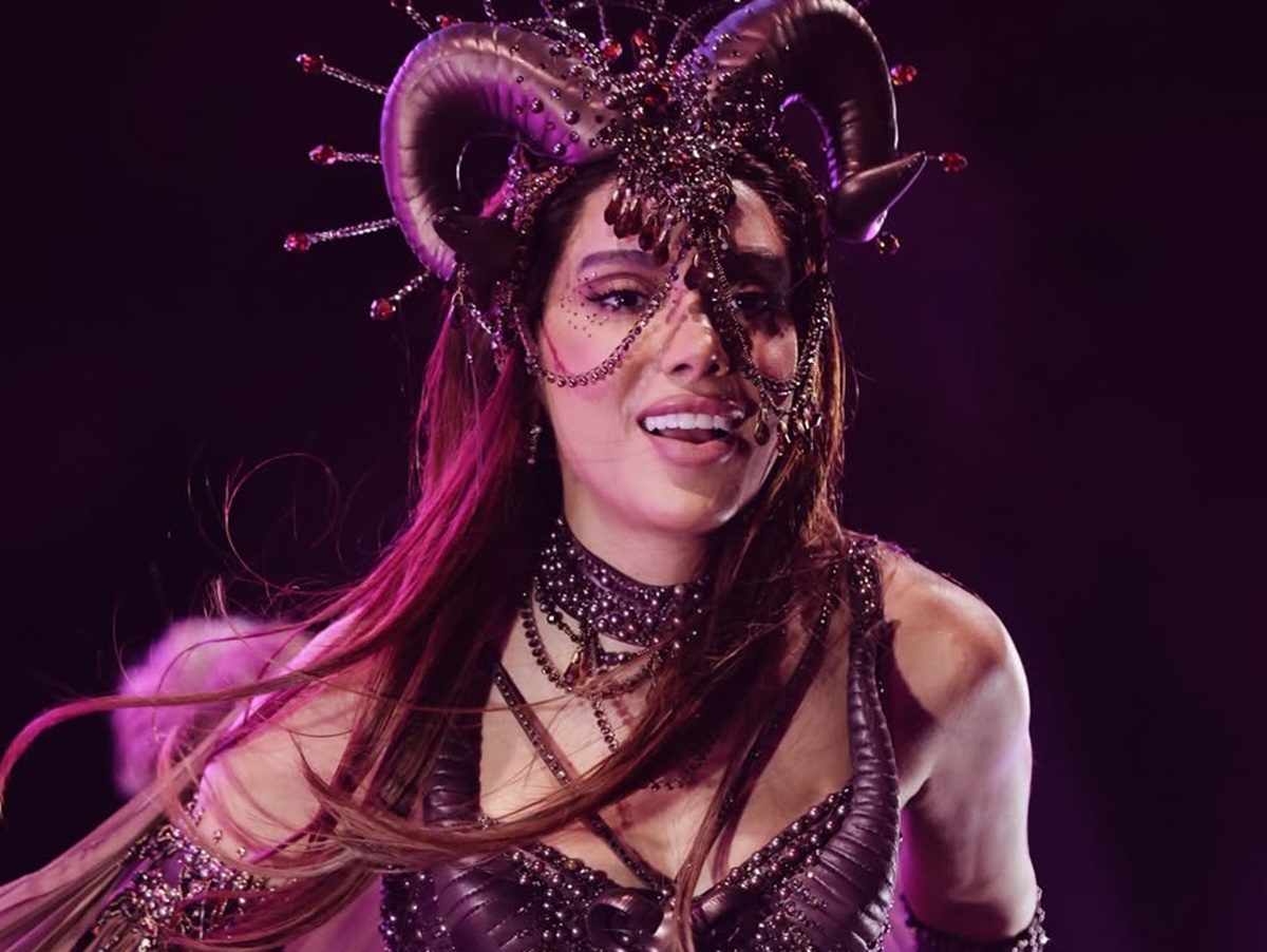 Anitta faz merda
