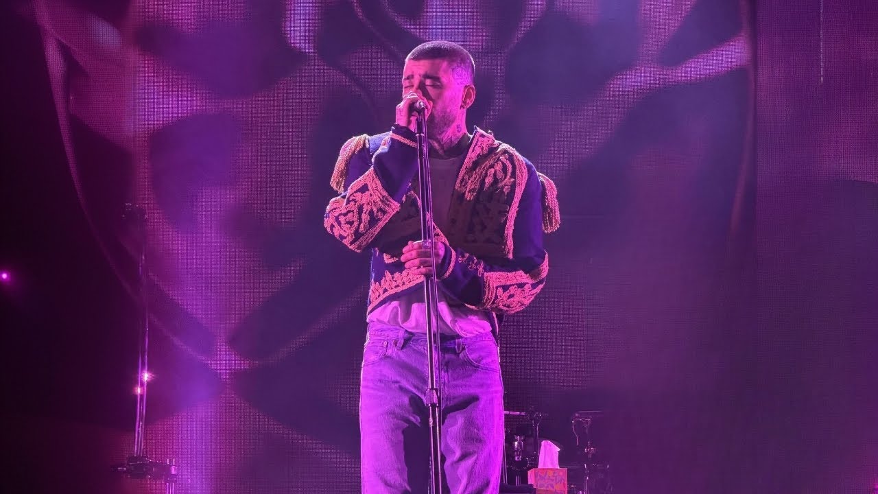 Zayn não canta nenhuma música do One Direction em novo show