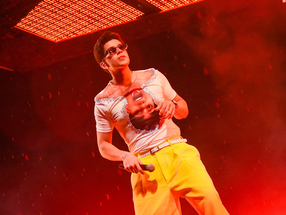 Léo Foguete surpreende Anitta com presente especial durante show em Ribeirão Preto