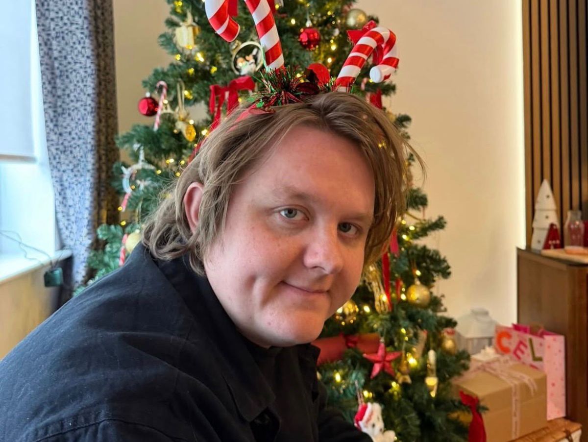 Quem é Lewis Capaldi, destaque do line-up do Lollapalloza em 2026?