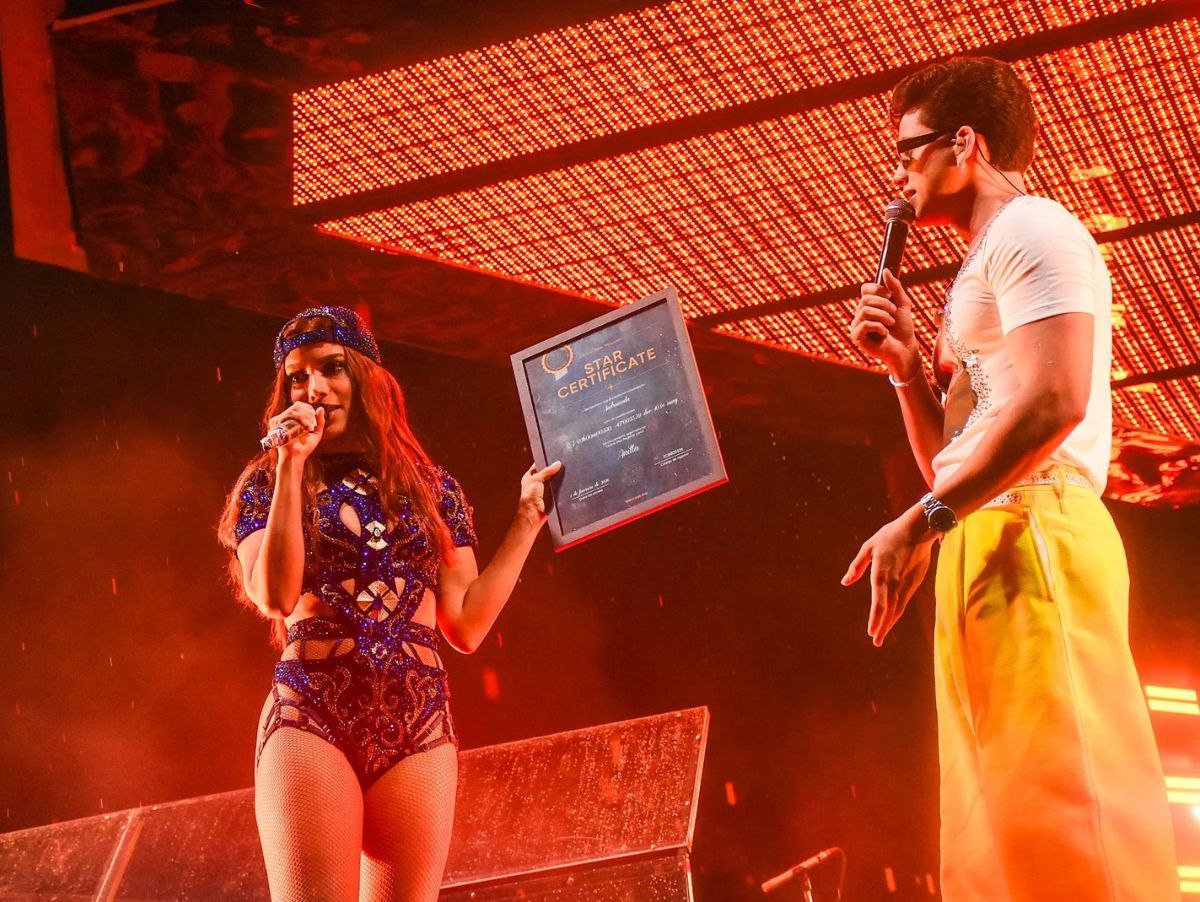 Léo Foguete surpreende Anitta com presente especial durante show em Ribeirão Preto