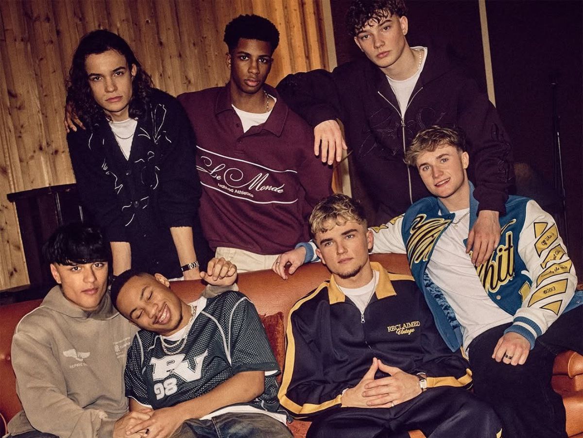 Flopou? Nova boyband de Simon Cowell estreia em 72º lugar na parada britânica