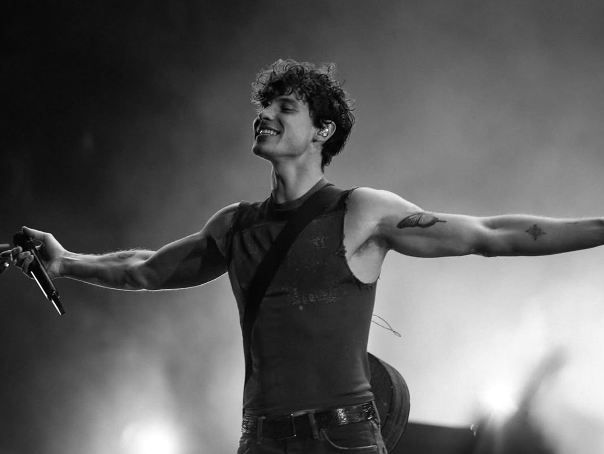 Sem seguranças, Shawn Mendes leva vida de carioca comum no Rio de Janeiro
