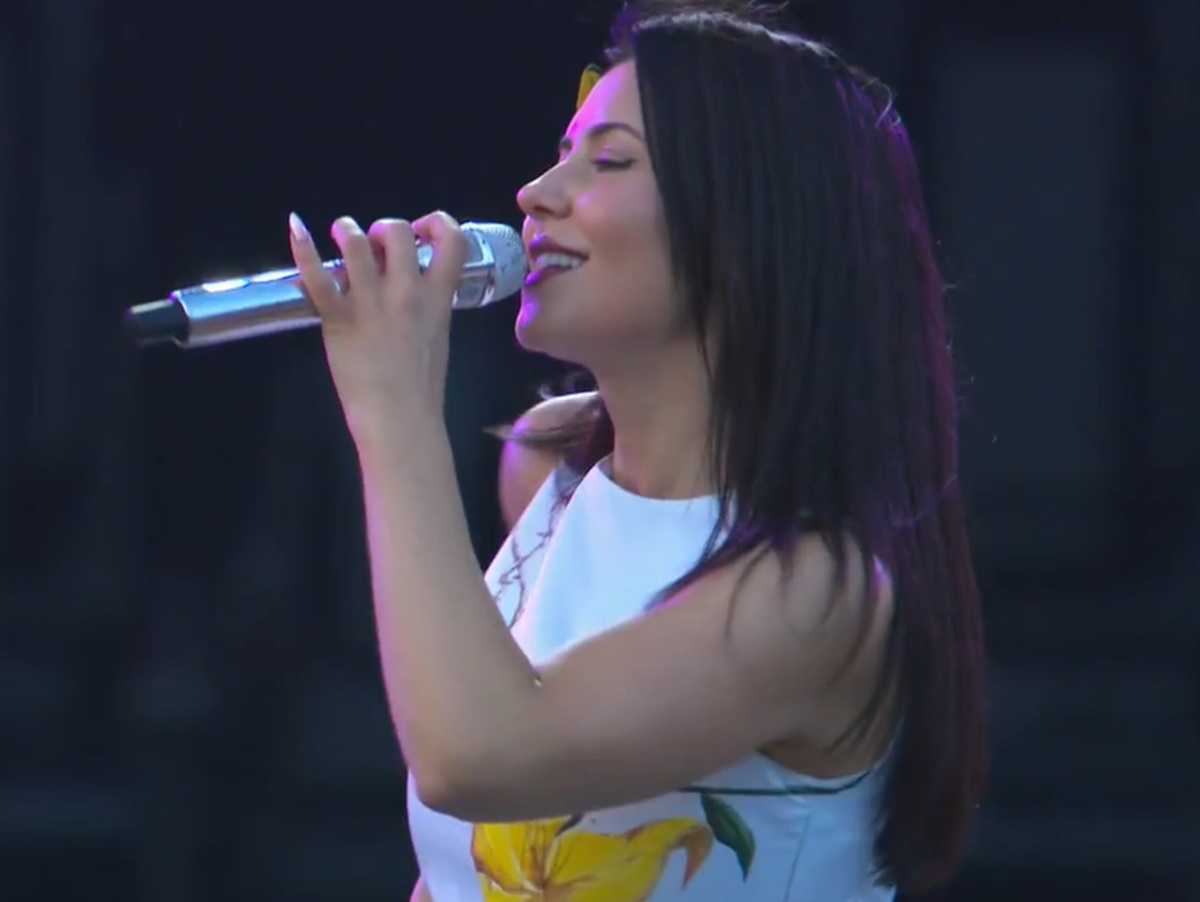 Lollapalooza Brasil: MARINA faz show "CUNTISSIMO" e revela look inspirado em flor brasileira