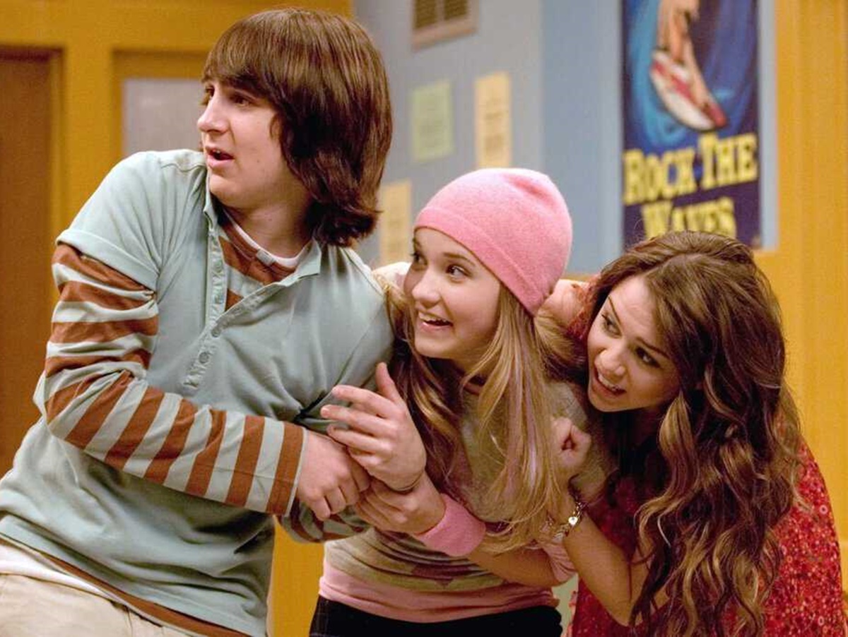 Miley Cyrus e Mitchel Musso brigaram? Ator não compareceu à première do especial de "Hannah Montana"