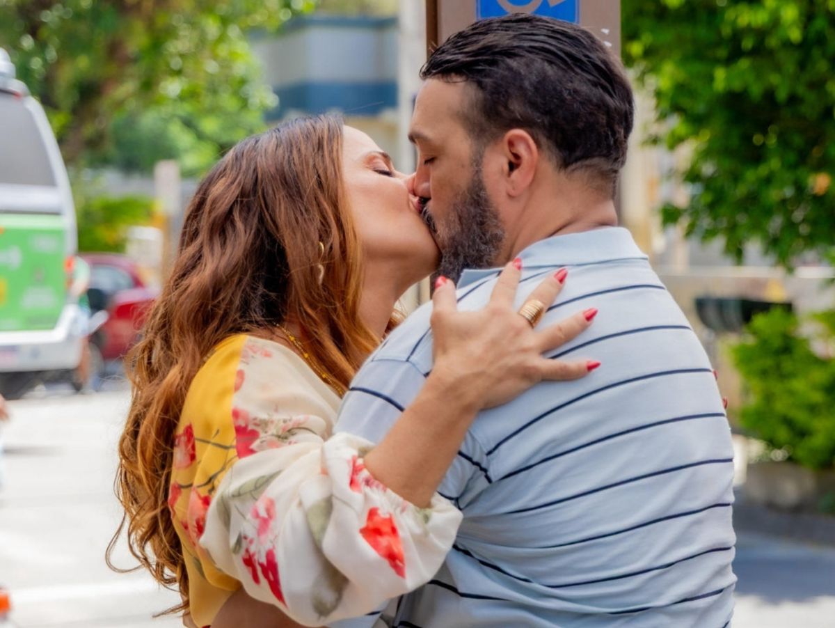 Viviane Araújo veta uso de cenas de beijo de "Três Graças" em shows do Belo