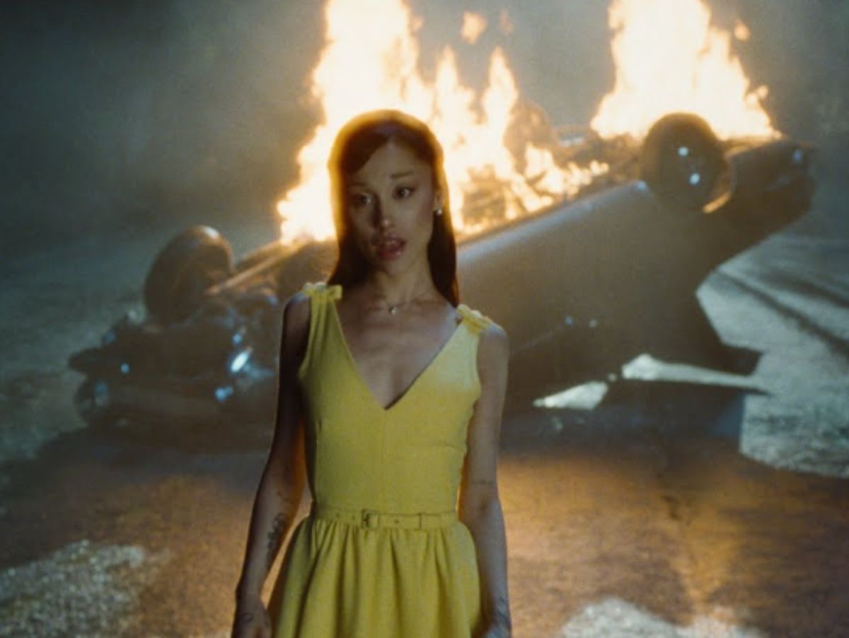 Ariana Grande mantém tradição e escala astro de Hollywood para novo clipe: veja