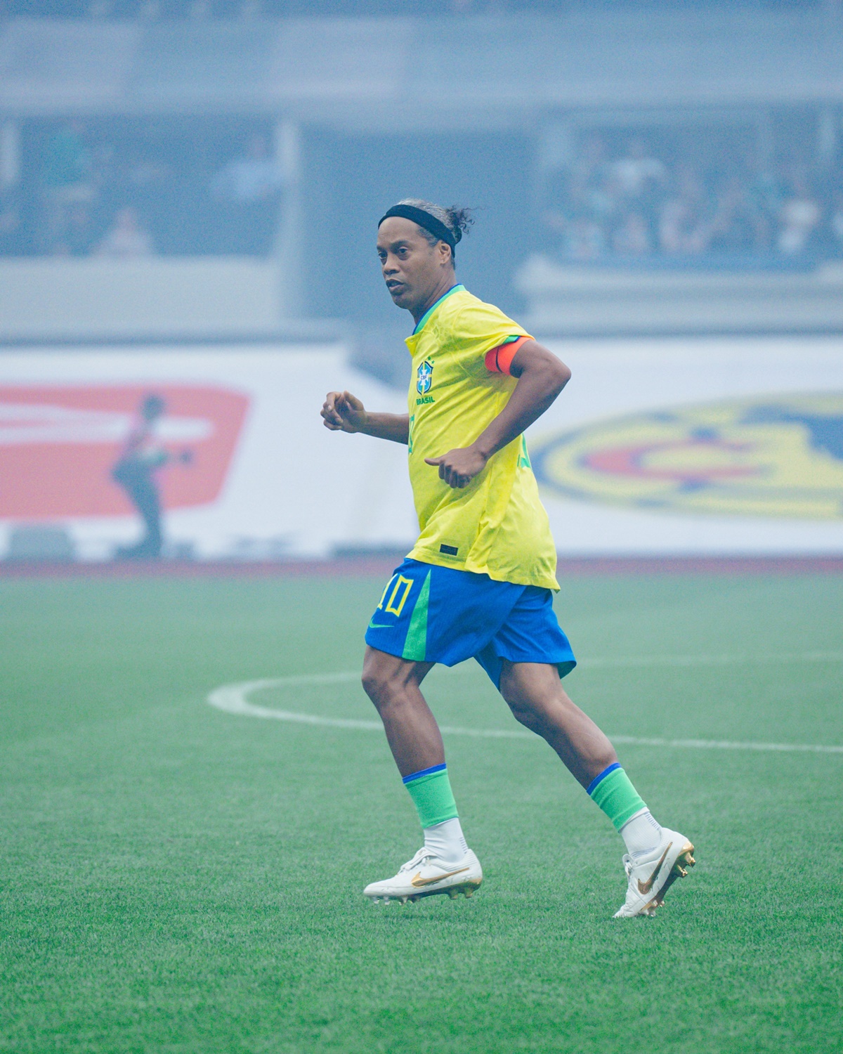 Fruto de sua própria gravadora, Ronaldinho Gaúcho anuncia álbum que reúne Sean Paul, Léo Foguete e Natanzinho Lima